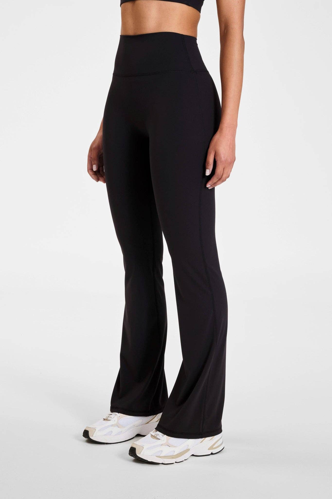 ALLFENIX CloudCore Flared Legging - Black